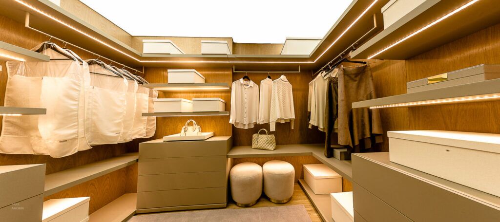 tela tensionada em closet